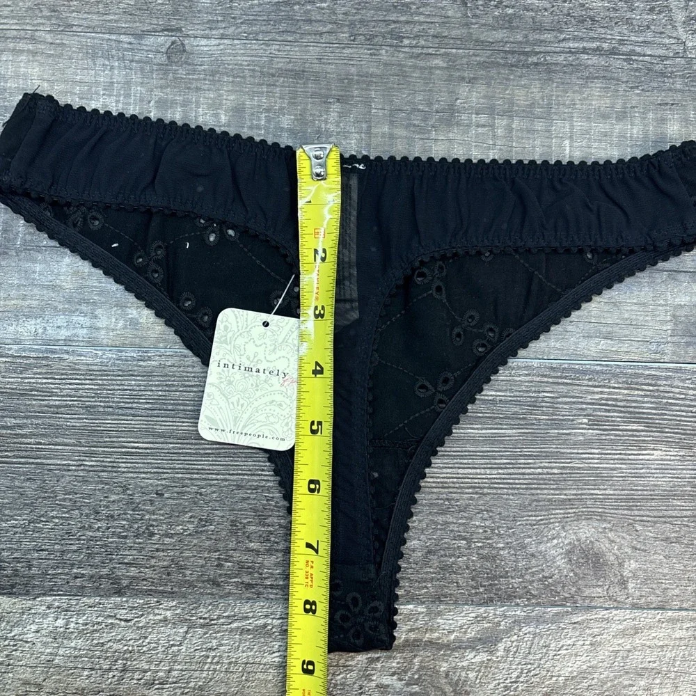 Free People Intimately Homegrown Thong Panties‎ Women's Small Black Eyelet Lace